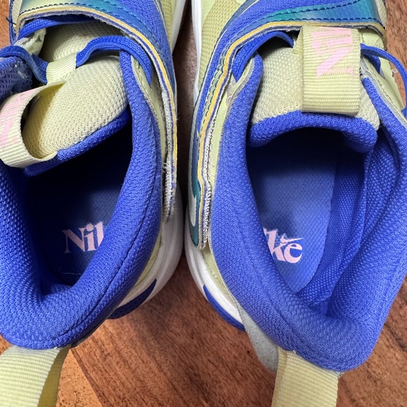 Nike Sneakers in Yellow and Blue - Picture 5 of 7